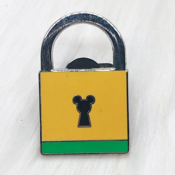 🔮 5/$25 Disney Pluto Lock‎ Pin - Picture 1 of 3